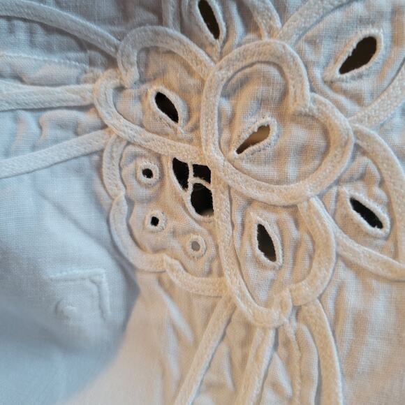 Vtg White Placemats 4 Cutwork Floral Embroidery Scallop Edge Cotton RN 59757 - Picture 11 of 16